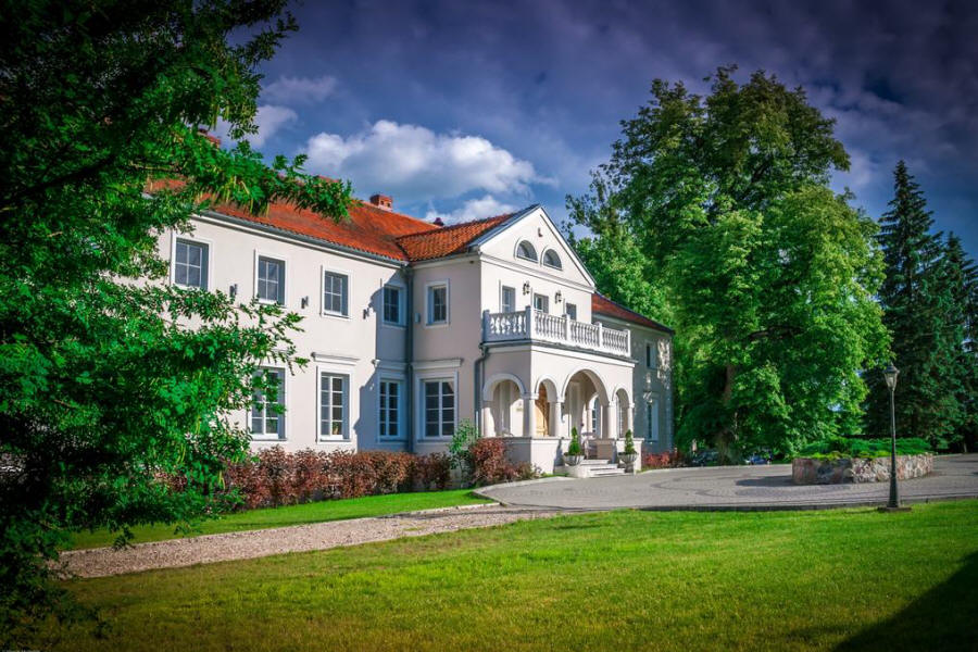 Dwór Kaliszki mazurskie jeziora Mazury 01